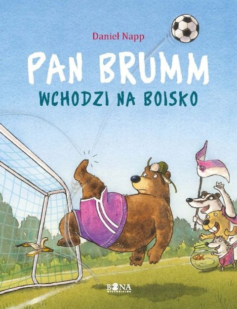 Pan Brumm wchodzi na boisko. Pan Brumm Pan Brumm wchodzi na boisko. Pan Brumm
