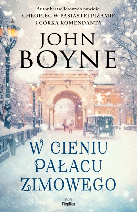 W cieniu Pałacu Zimowego W cieniu Pałacu Zimowego